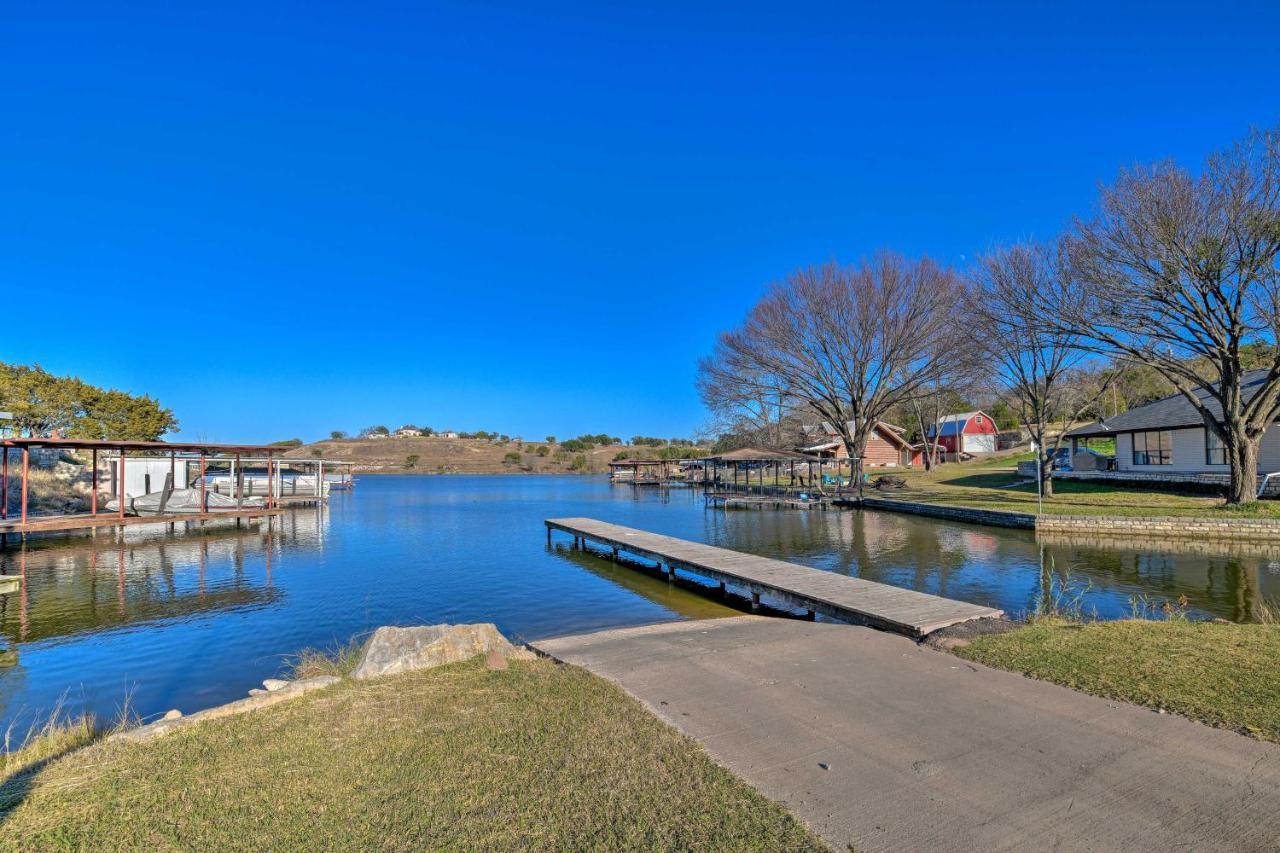 Charming Lake Creek Cabin With Pool Access And Decks Granbury Exterior photo